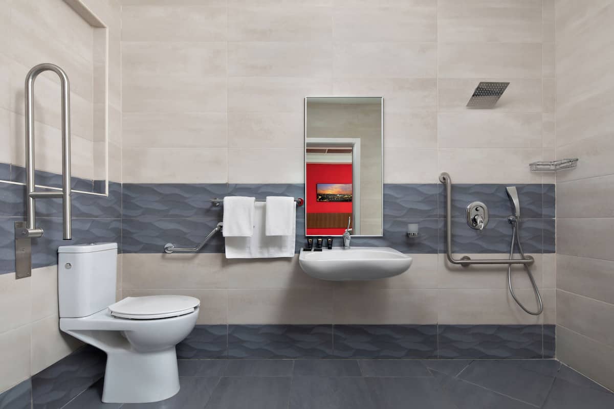 Standardzimmer, barrierefrei | Badezimmer