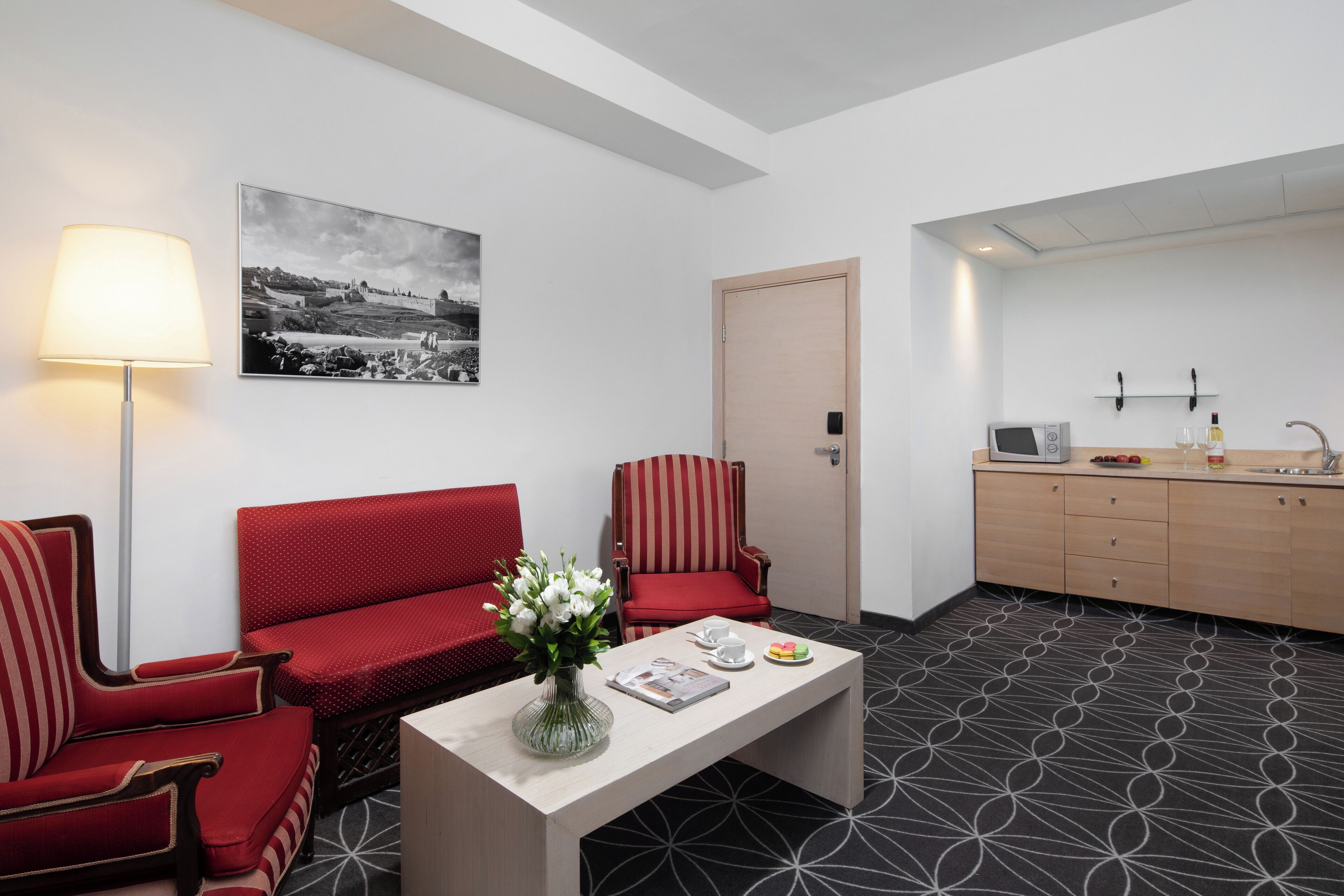 exclusive double room, 1 queen bed with sofa bed | in-room safe, desk, iron/ironing board, free wifi