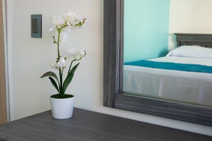 1 Schlafzimmer, Daunenbettdecken, Schreibtisch, Verdunkelungsvorhänge