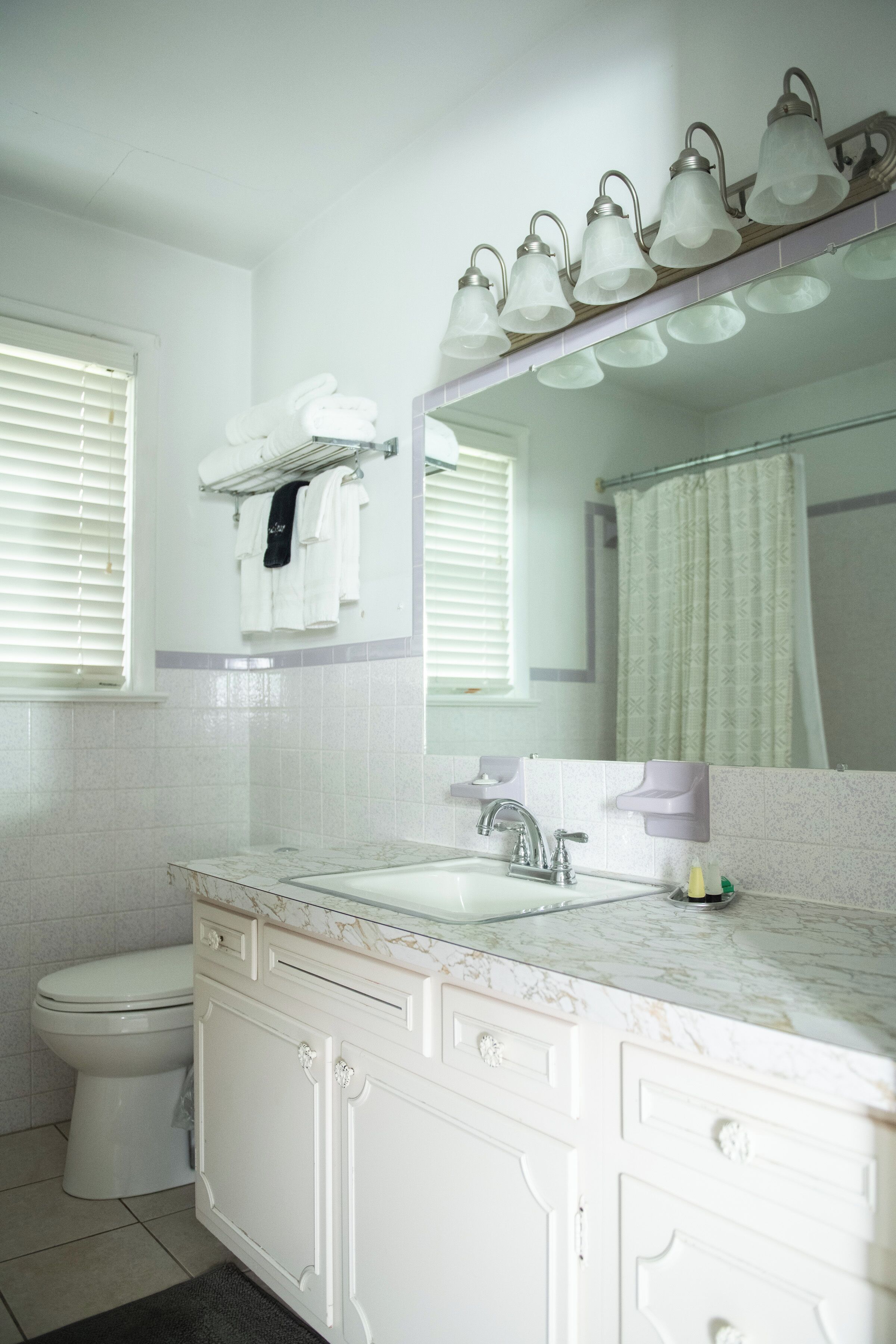 Suite, 1 King Bed | Bathroom | Free toiletries, hair dryer, towels, soap