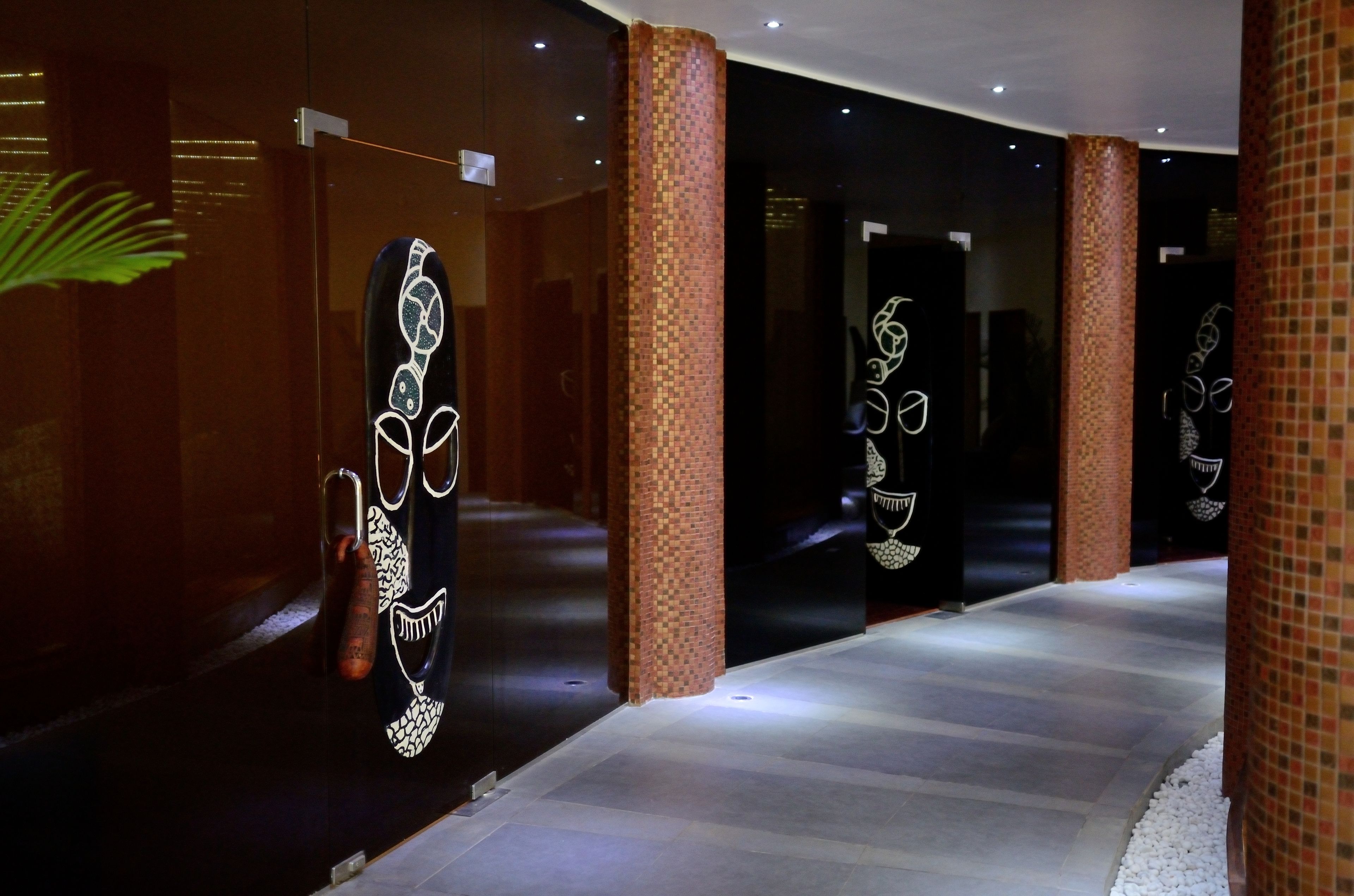 couples treatment room(s), sauna, hot tub, steam room, body treatments