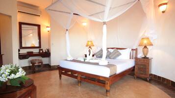 Minibar, in-room safe, iron/ironing board (on request), WiFi (free)