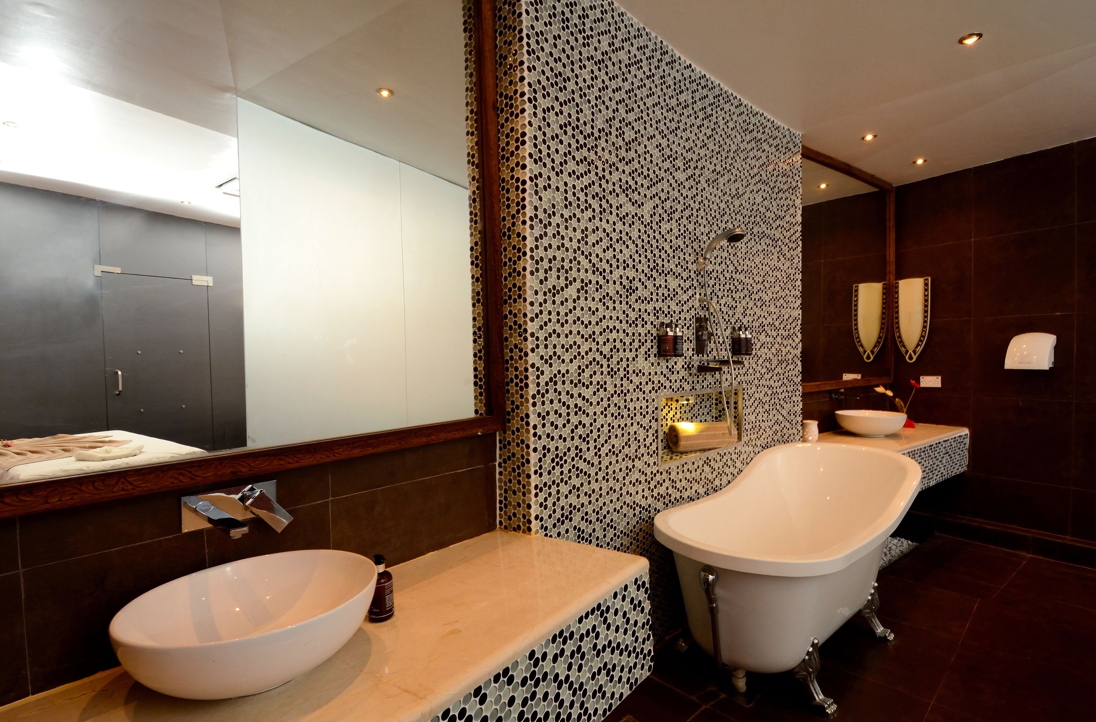 couples treatment room(s), sauna, hot tub, steam room, body treatments