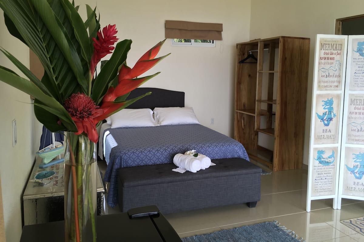 Deluxe Villa, 1 Queen Bed, Ocean View | In-room safe