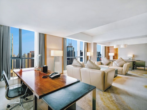 Holiday Inn Qingdao City Centre by IHG