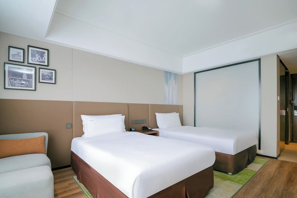 Premium Room, 2 Twin Beds, Club Lounge Access | Minibar, in-room safe, desk, blackout drapes
