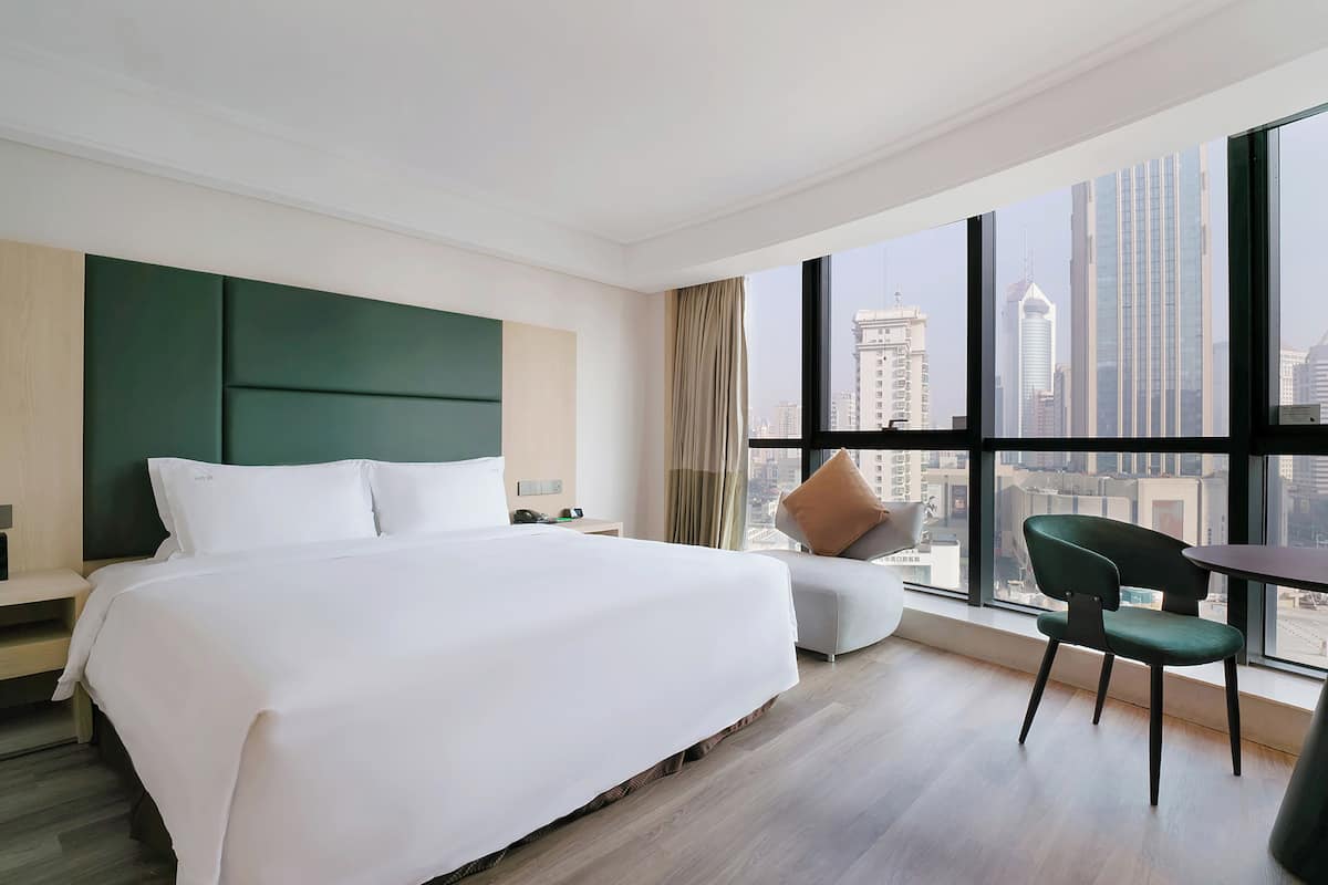 1 king premium corner room | 1 bedroom, minibar, in-room safe, desk