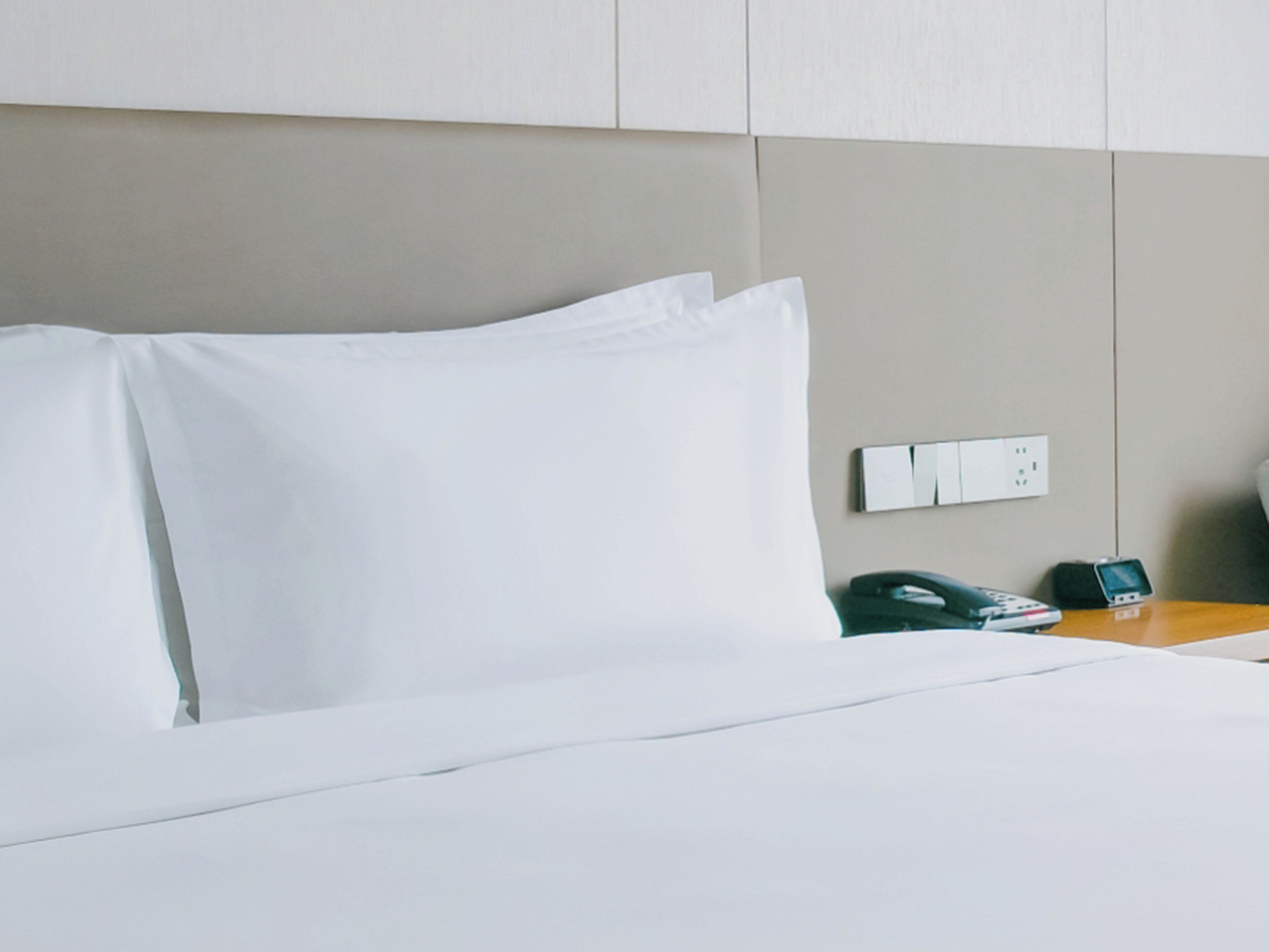 Premium Room, Club Lounge Access | Minibar, in-room safe, desk, blackout drapes