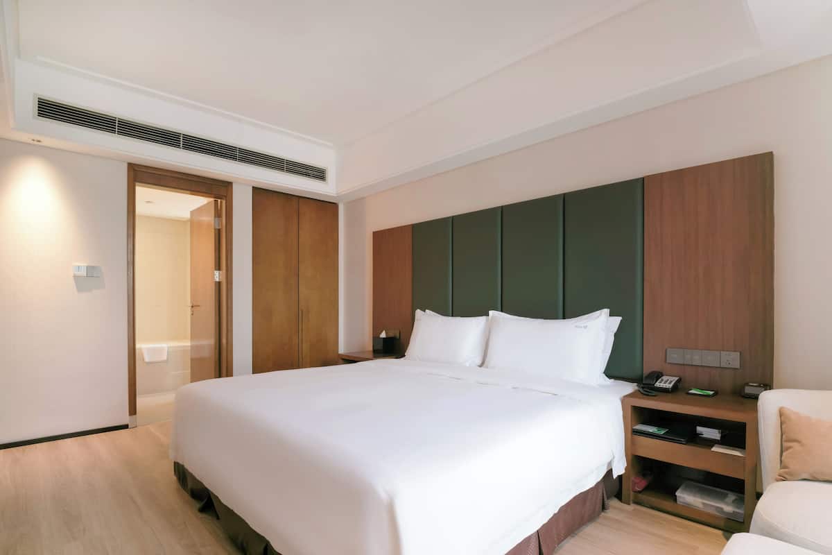 1 bedroom, minibar, in-room safe, desk