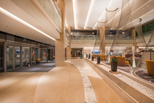 Holiday Inn Qingdao City Centre by IHG