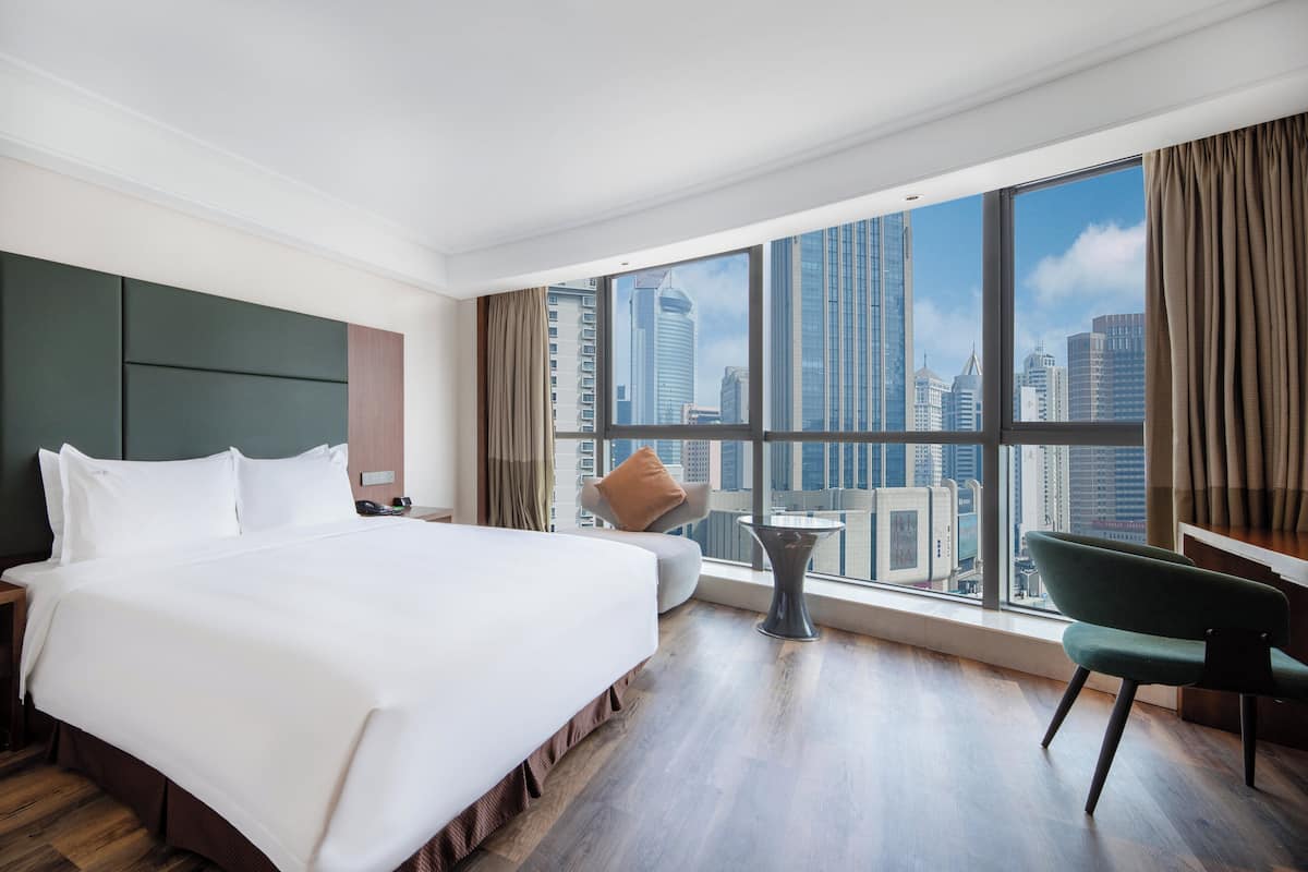 standard room | 1 bedroom, minibar, in-room safe, desk