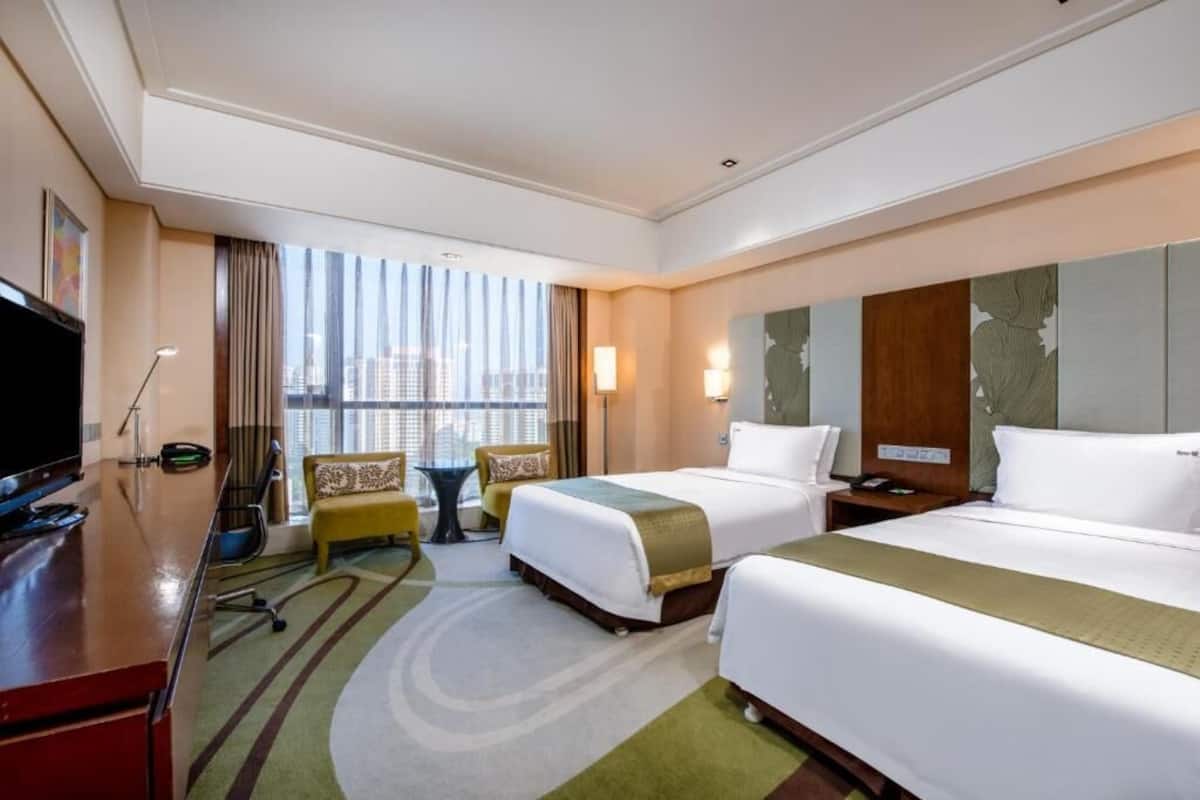 premium room, 2 single beds, club lounge access | 1 bedroom, minibar, in-room safe, desk