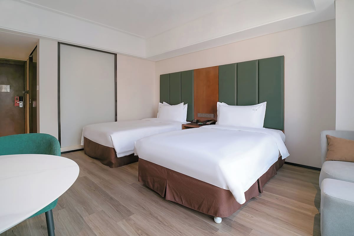 Premium kamer, 2 eenpersoonsbedden | 1 slaapkamer, een minibar, een kluis op de kamer, een bureau
