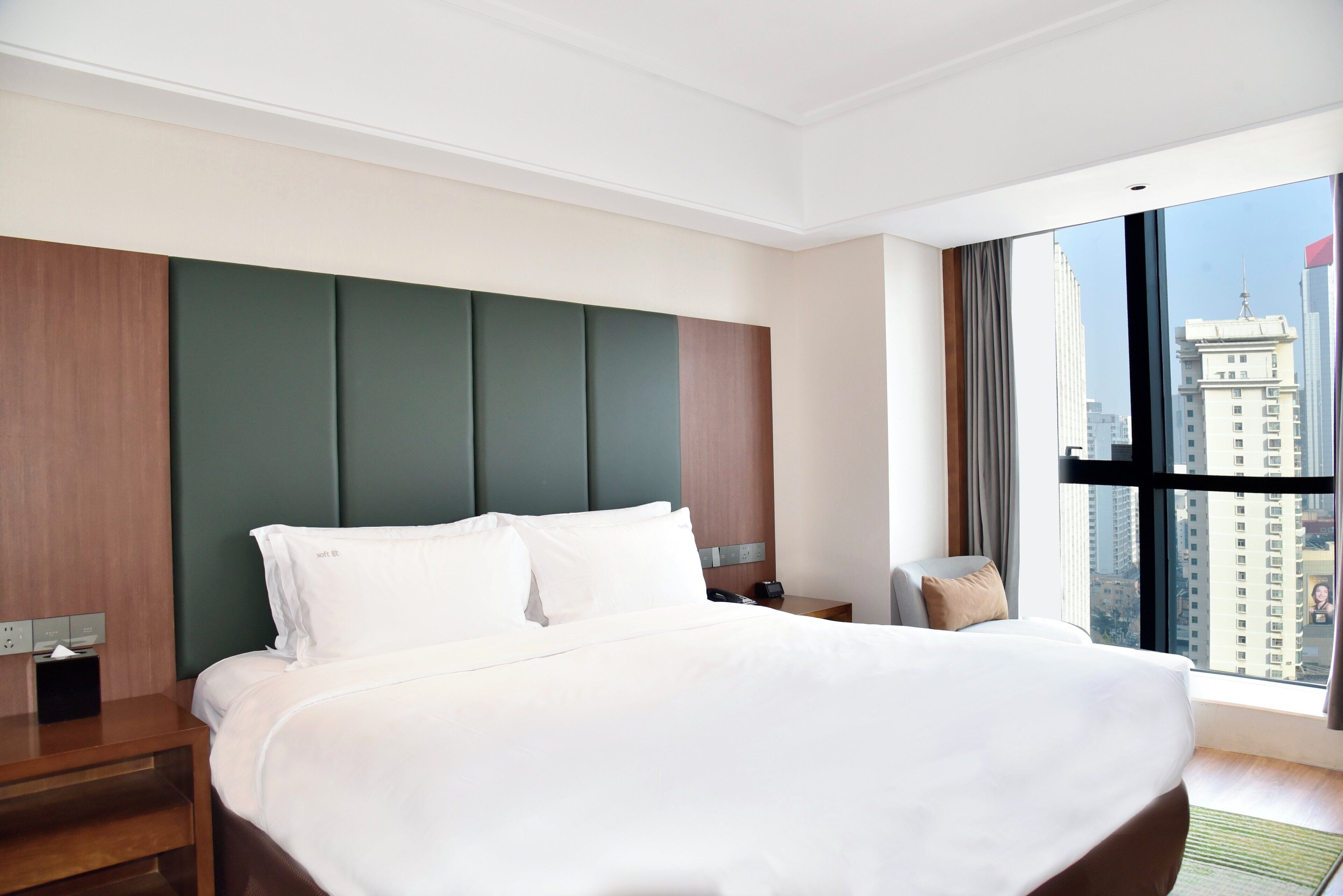 Suite, 1 cama King size, con acceso al salón lounge del club | Minibar, caja de seguridad en la habitación y escritorio 