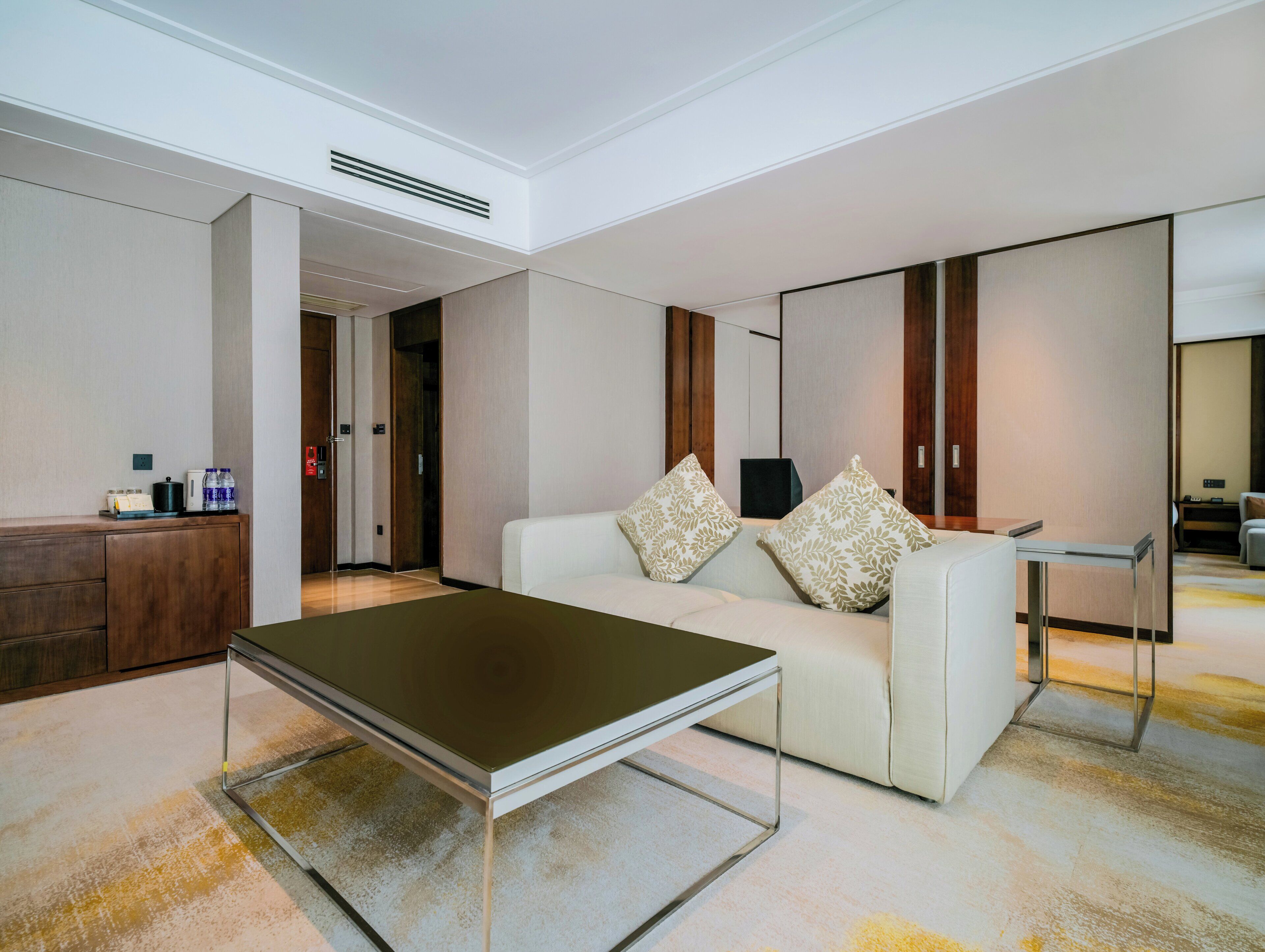 Suite, 1 Bedroom, Club Lounge Access | Minibar, in-room safe, desk, blackout drapes