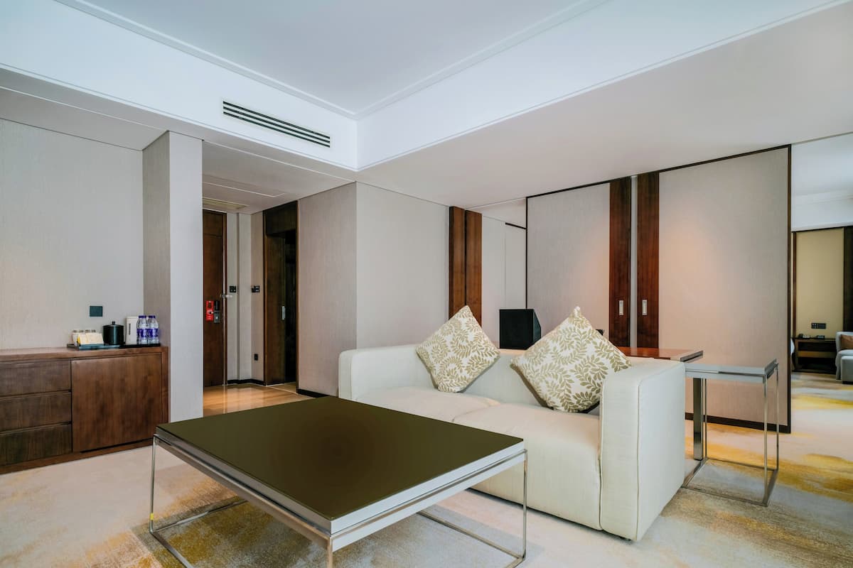 Suite, 1 Bedroom, Club Lounge Access | Minibar, in-room safe, desk, blackout drapes