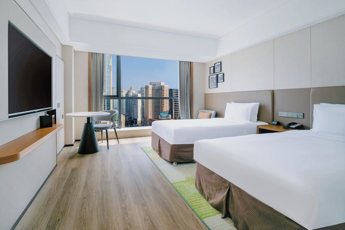 Rom – premium, 2 enkeltsenger, Club Lounge-tilgang | Minibar, safe på rommet, skrivebord og blendingsgardiner