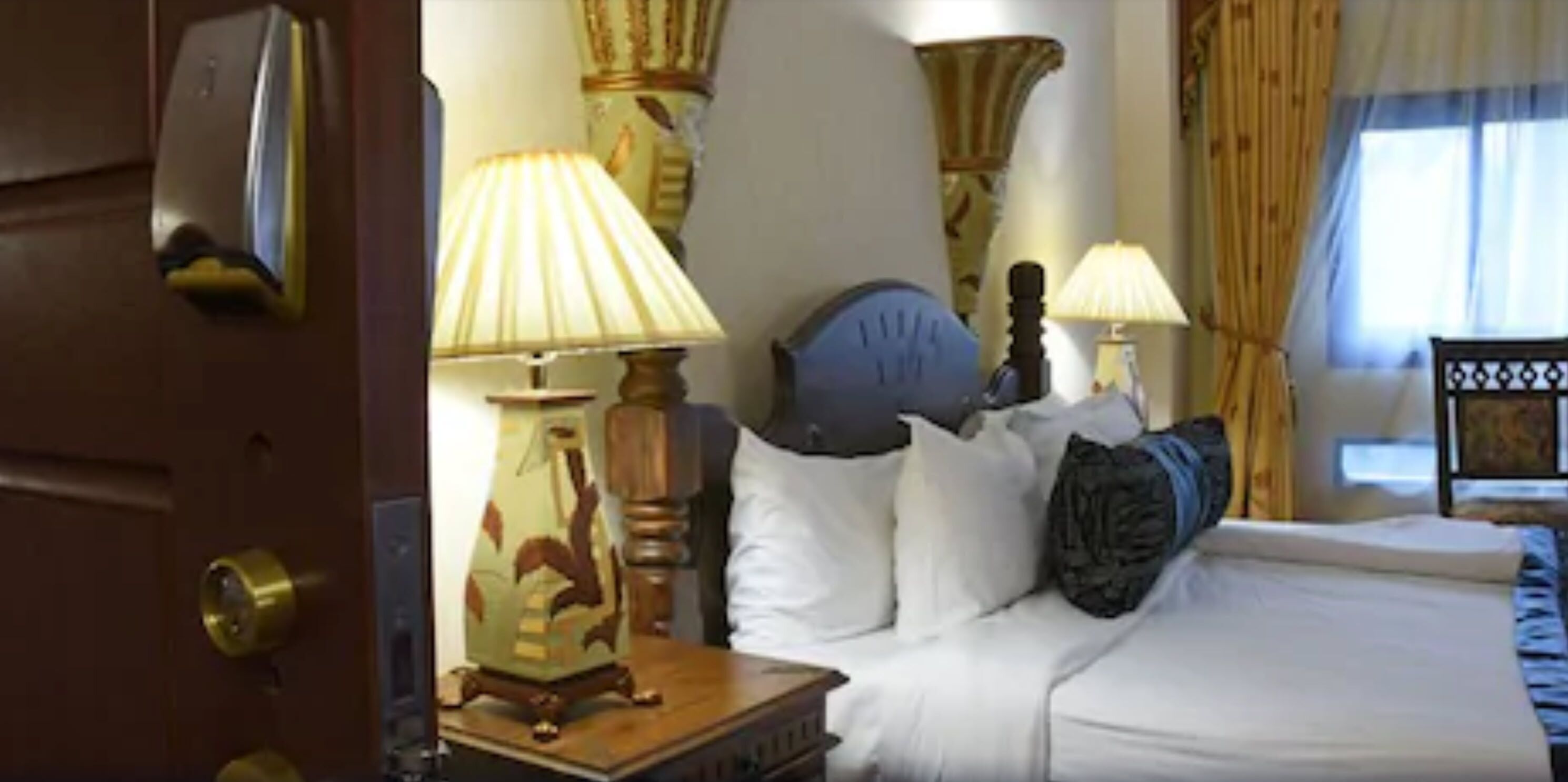 executive suite | minibar, in-room safe, desk, free wifi