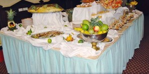 Buffet déjeuner gratuit tous les jours