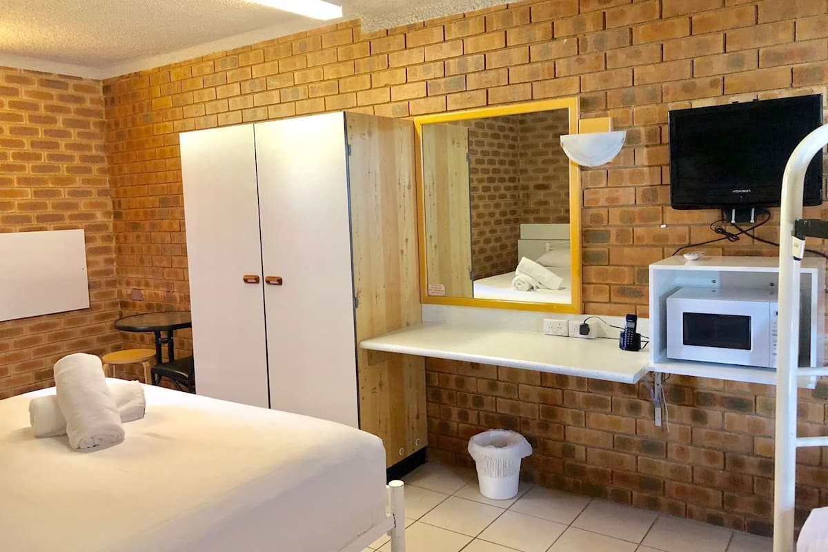 Minibar, bureau, chambres insonorisées, fer et planche à repasser