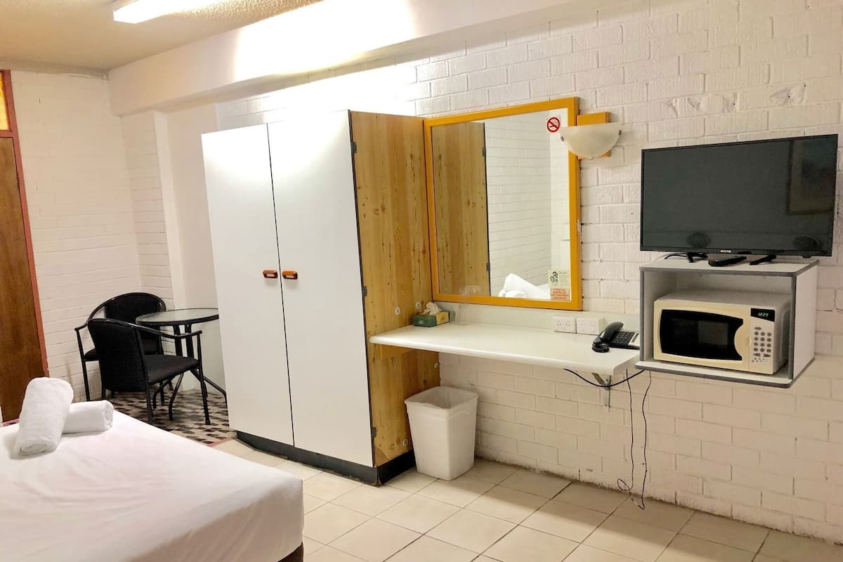 Minibar, bureau, chambres insonorisées, fer et planche à repasser