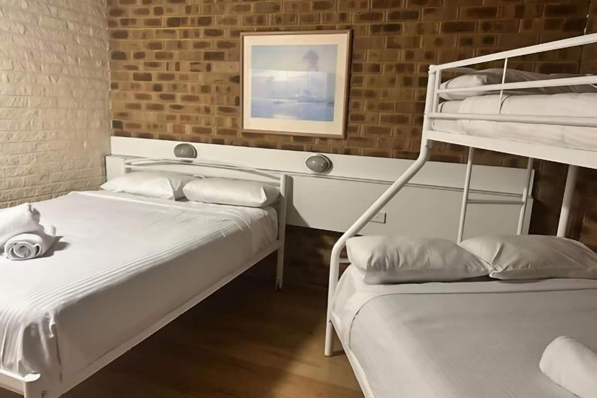Minibar, desk, soundproofing, iron/ironing board