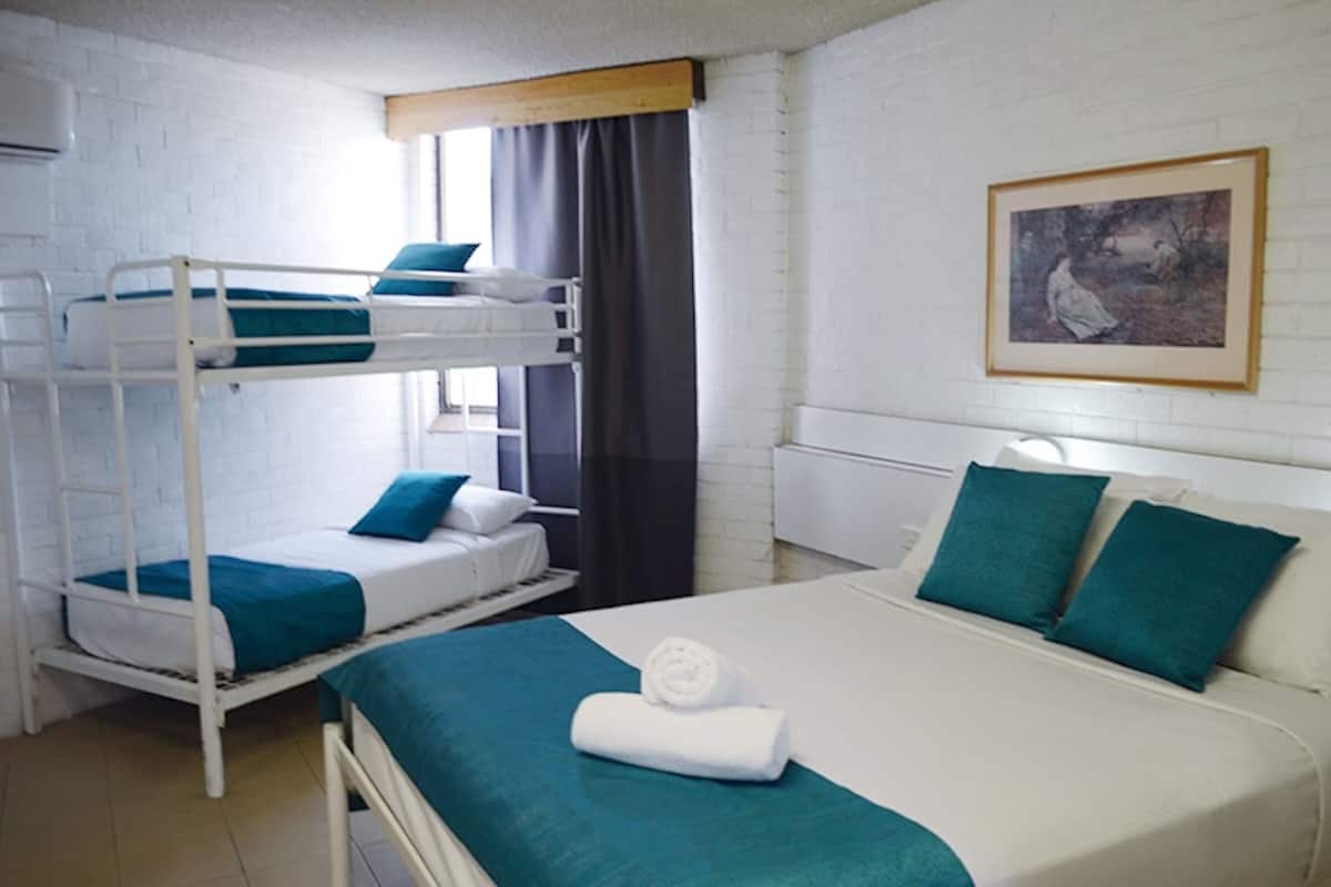 Habitación estándar doble | Minibar, escritorio, sistema de insonorización