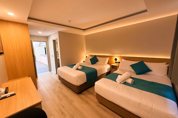 Deluxe Queen + Double Room