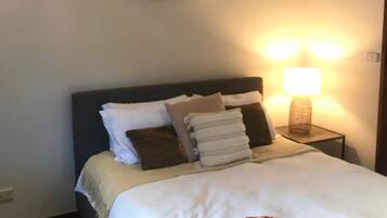 Basic-Doppelzimmer | Zimmersafe, WLAN, Bettwäsche