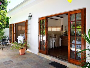 Free daily full breakfast - Gable Manor (Franschhoek)