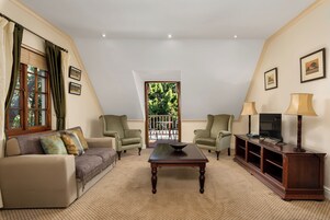 Grand Suite | Living area | 66-cm flat-screen TV with satellite channels, TV