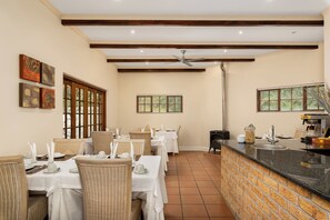 Free daily full breakfast - Gable Manor (Franschhoek)