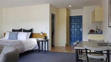 Studio Top Floor | In-room dining