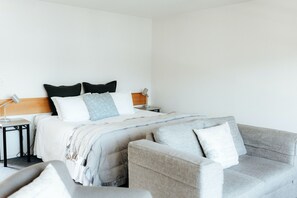 Blackout curtains, soundproofing, iron/ironing board, free WiFi