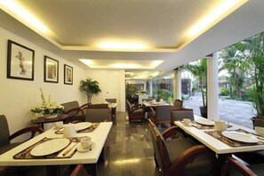 Breakfast, lunch and dinner served