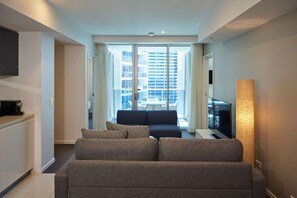 Rum - 2 sovrum (Residence City) | Vardagsrum | 55-tums LCD-tv med digitalkanaler, tv och Netflix