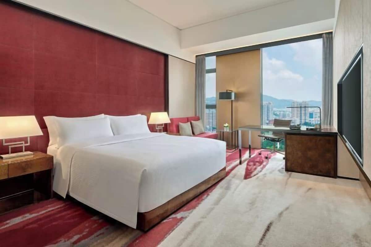 Minibar (free items), in-room safe, blackout drapes, soundproofing