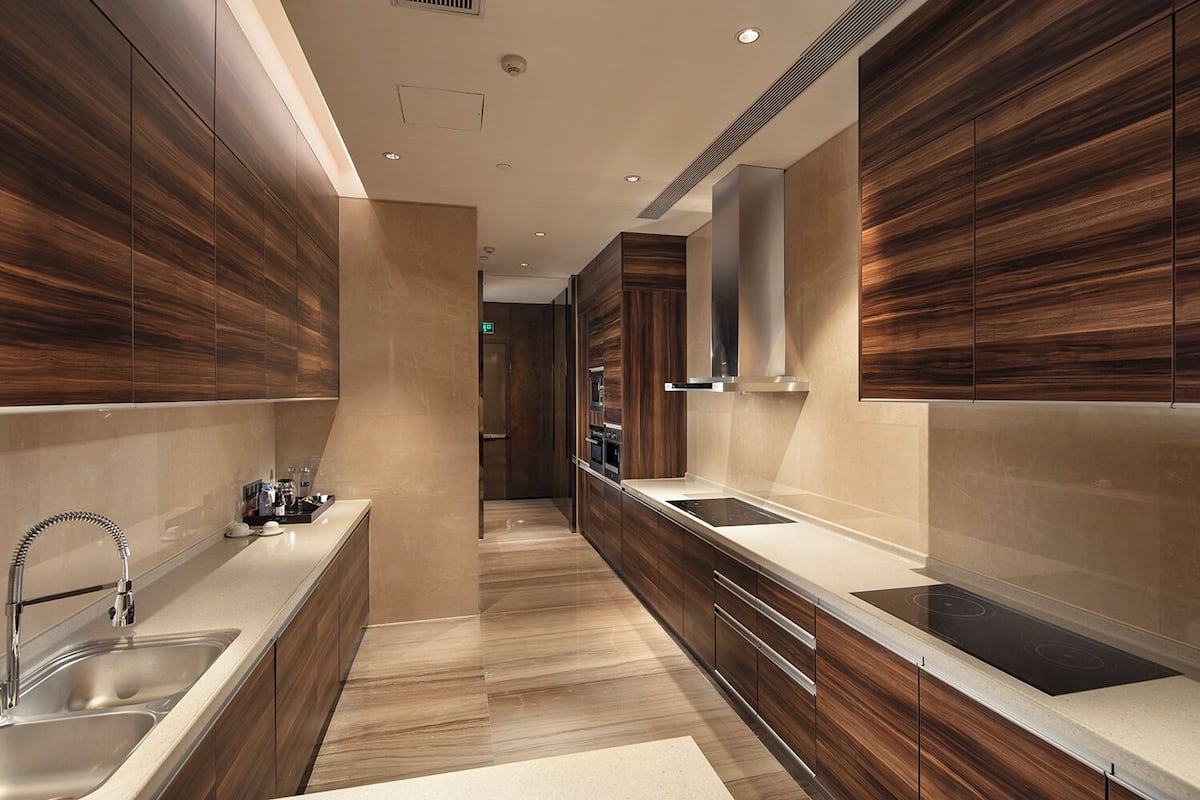 presidential suite, club lounge access | private kitchen | mini-fridge