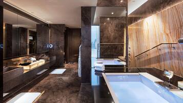 Separate bathtub and shower, rainfall showerhead, free toiletries