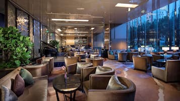 Lobby-lounge