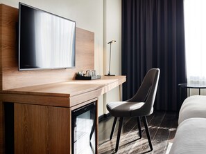 Hypo-allergenic bedding, in-room safe, desk, blackout drapes - Park Inn by Radisson Luxembourg City (Luxembourg City)