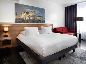 Habitació superior | Roba de llit hipoal·lergògena, caixa forta a l'habitació i escriptori