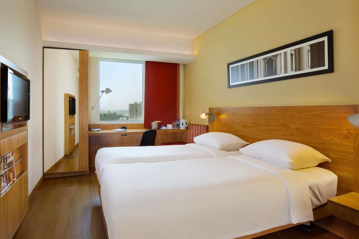 Deluxe Twin Room, 2 Single Beds (Extra benefits) | Premium bedding, minibar, in-room safe, desk