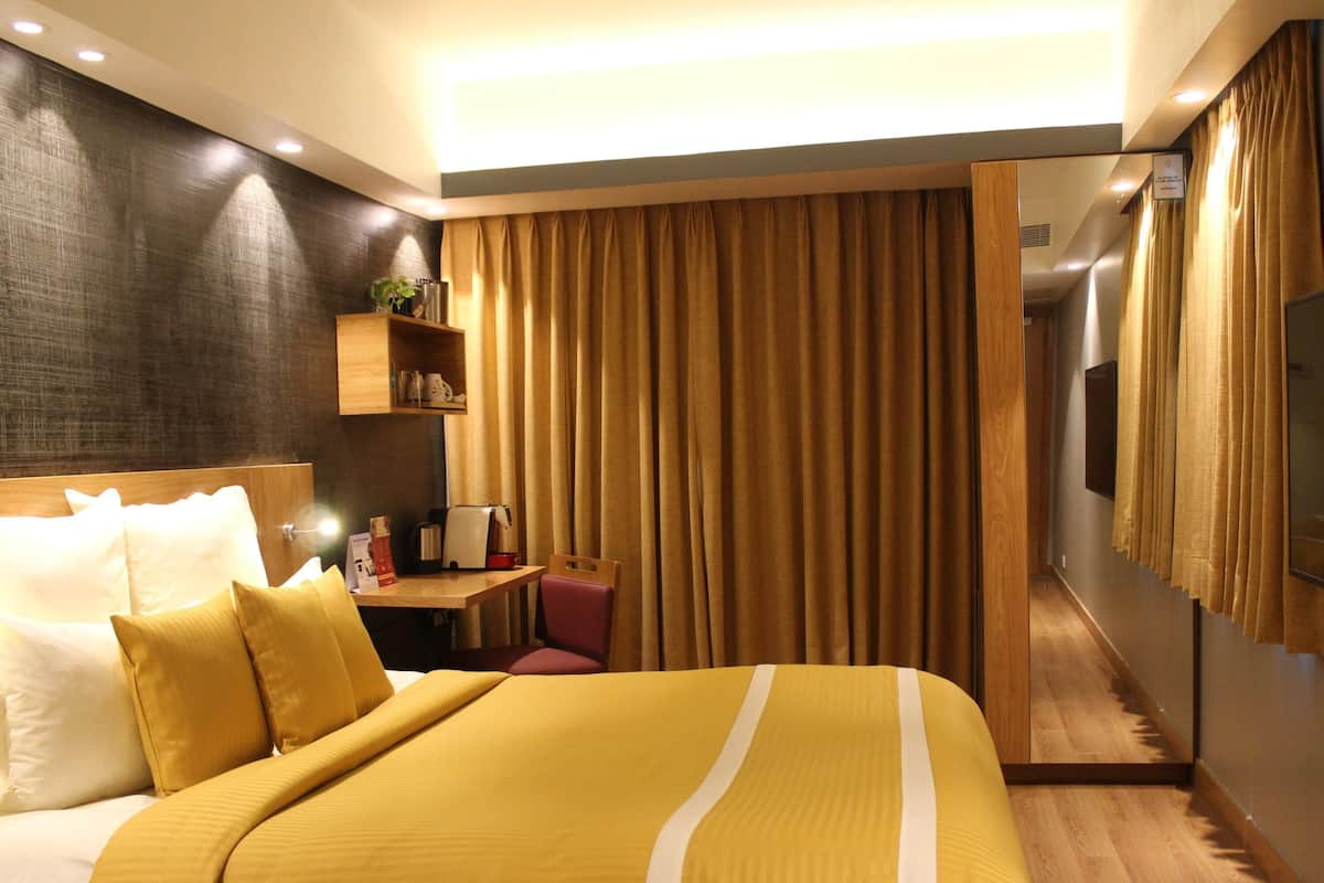 Premier-Zimmer, 1 Queen-Bett (Extra benefits) | Hochwertige Bettwaren, Minibar, Zimmersafe, Schreibtisch