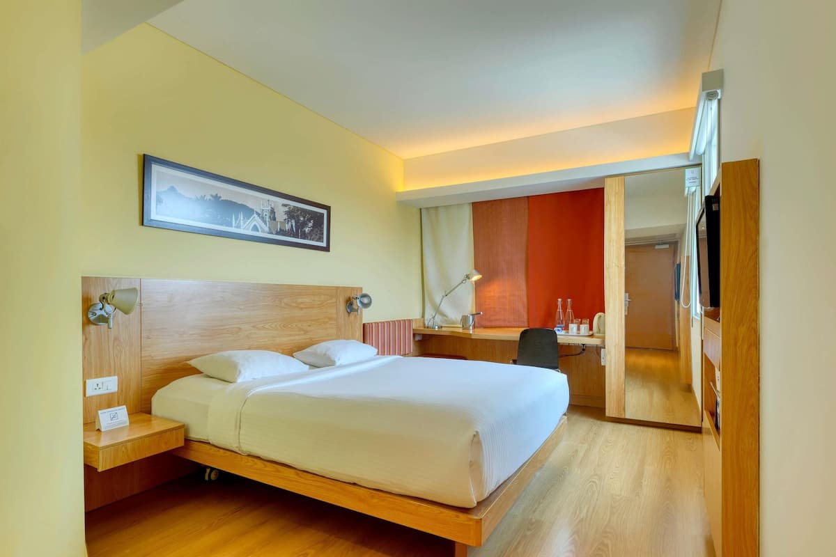 Premium bedding, minibar, in-room safe, desk