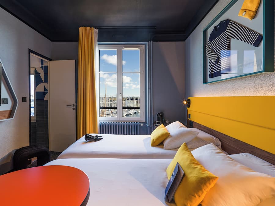 Comfort Room, 2 Twin Beds, Sea View | Desk, soundproofing, free WiFi, bed sheets