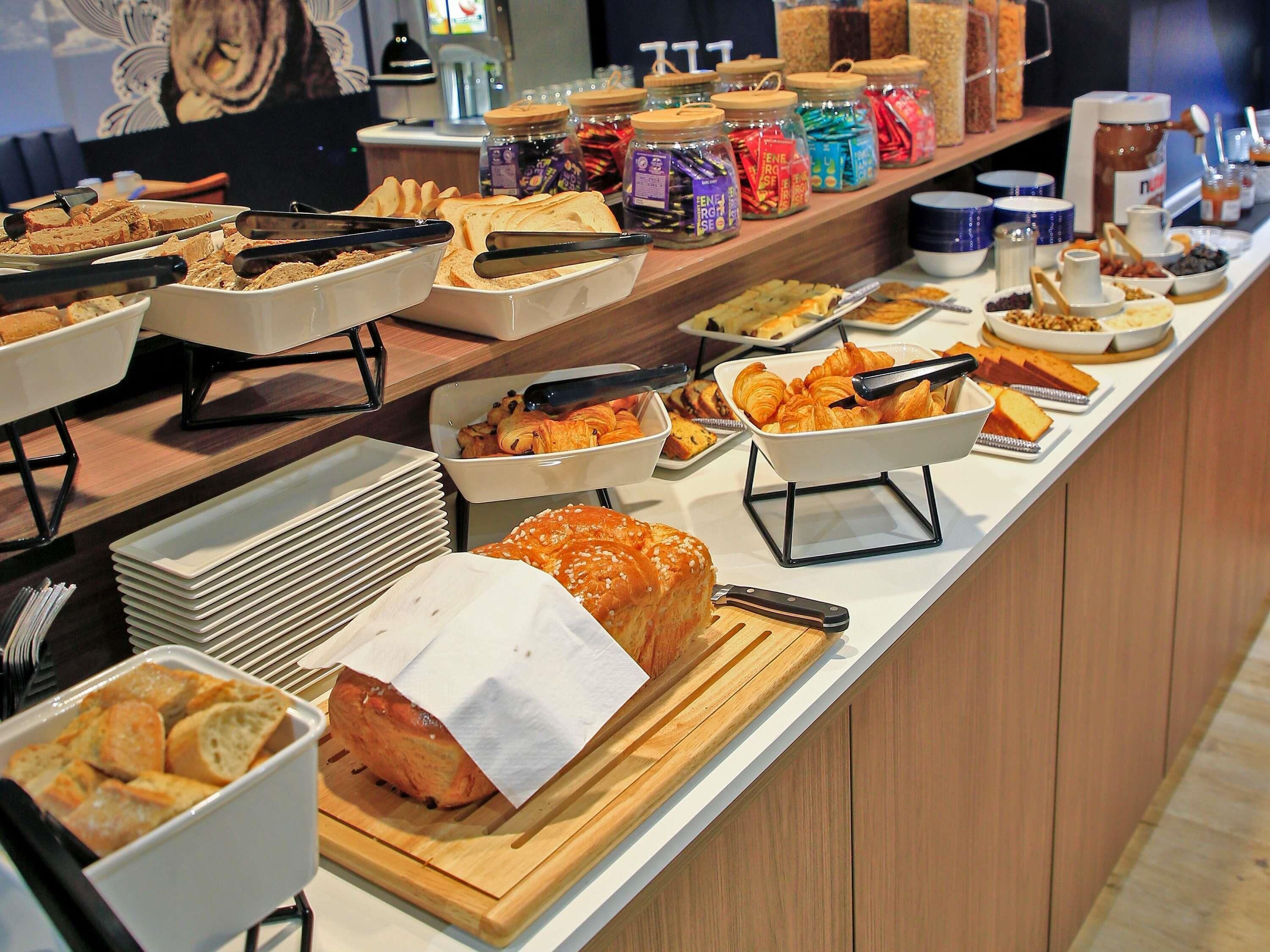 Petit déjeuner buffet compris