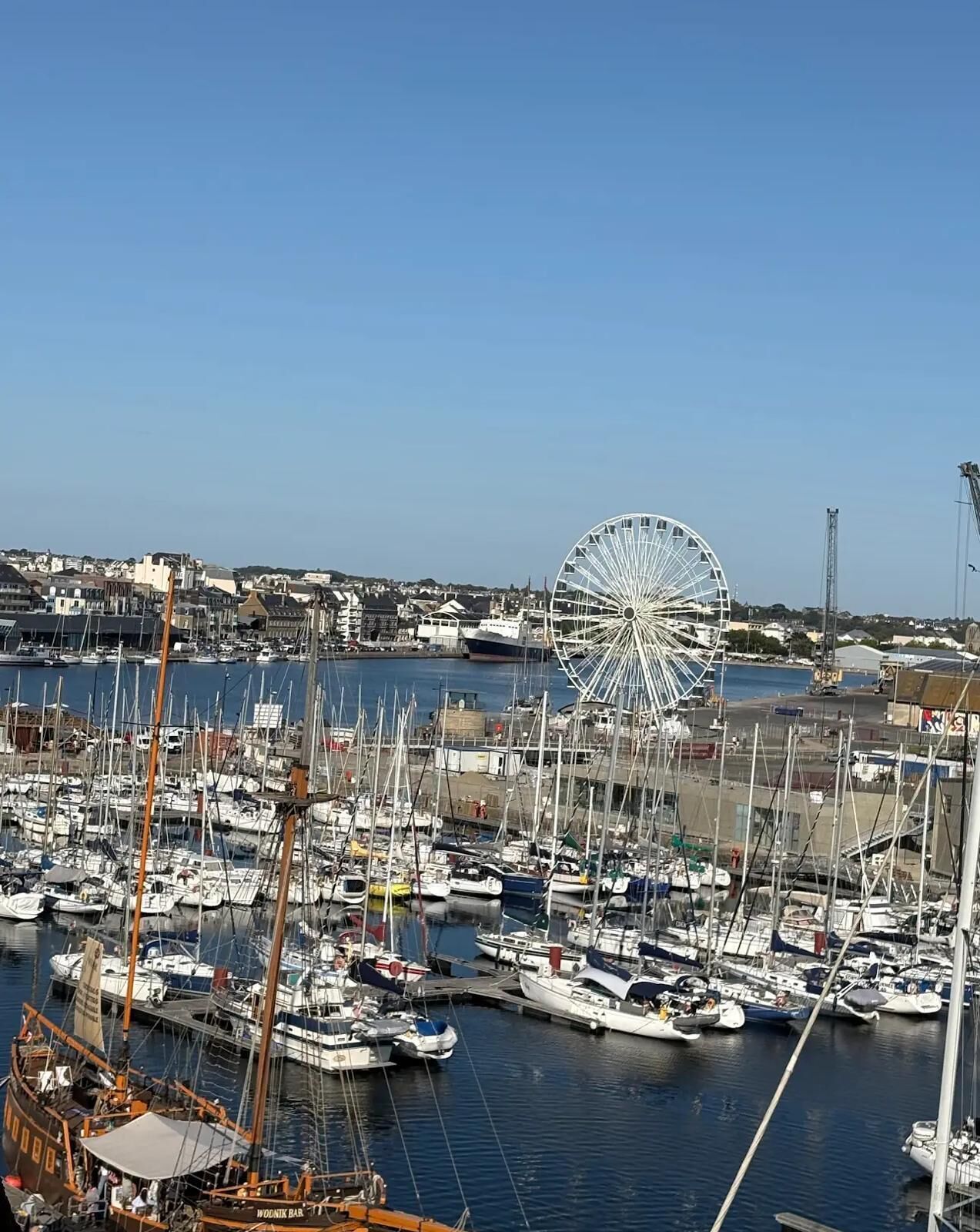 Bureau, chambres insonorisées, Wi-Fi gratuit, draps fournis