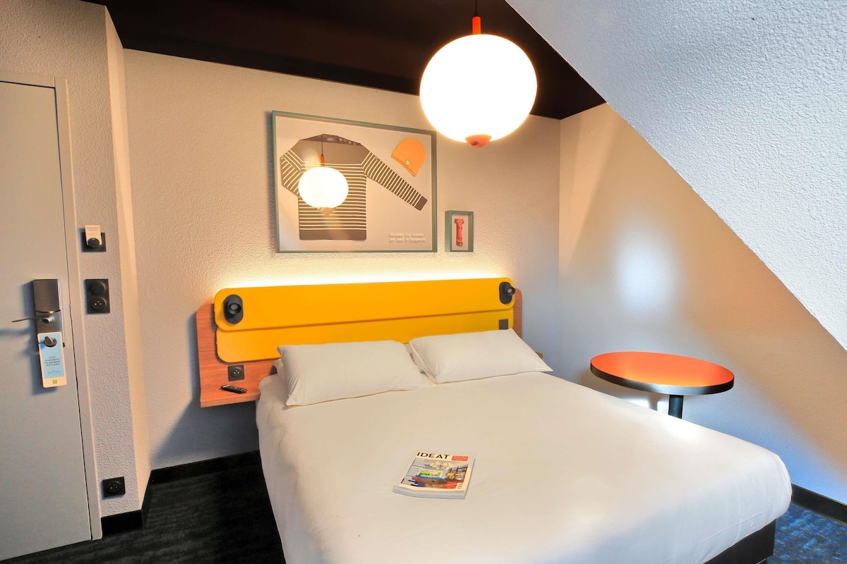 Standardzimmer, 1 Doppelbett | Schreibtisch, schallisolierte Zimmer, kostenloses WLAN, BettwÀsche