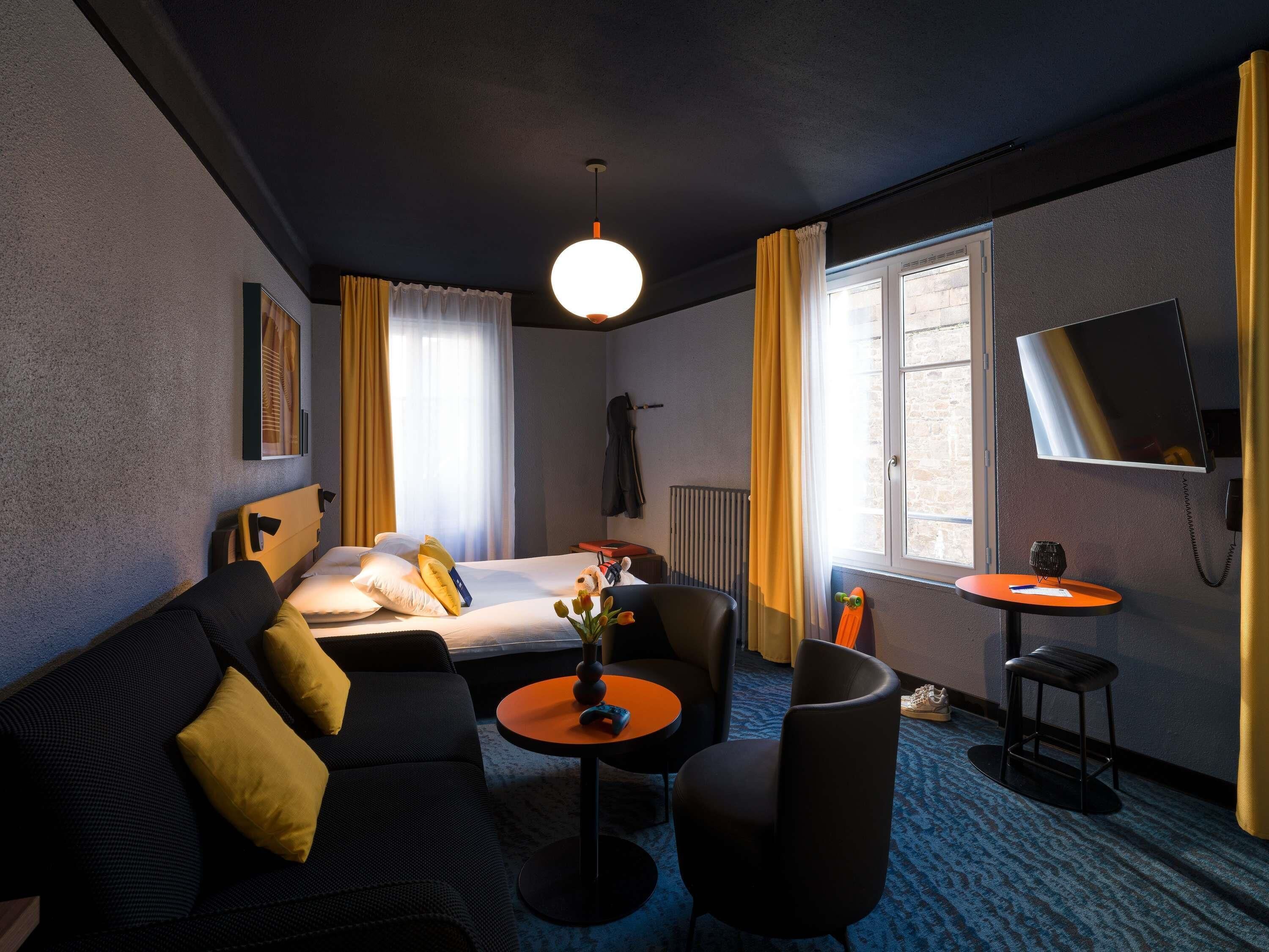 华丽套房, 1 张双人床和 1 张沙发床 | 办公桌、隔音、免费 WiFi、床单